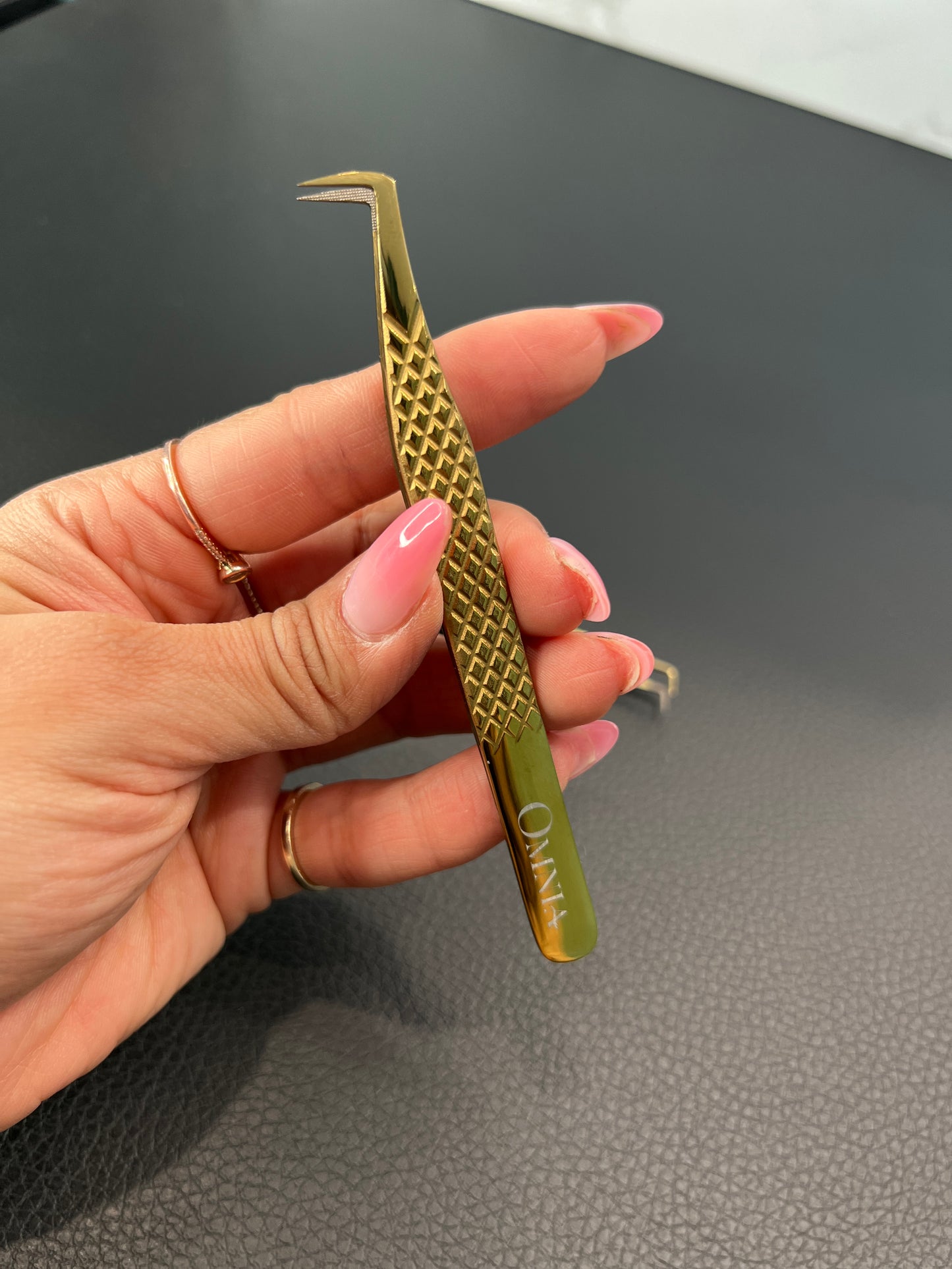 Omnia Volume Tweezer w/ Fiber Grip